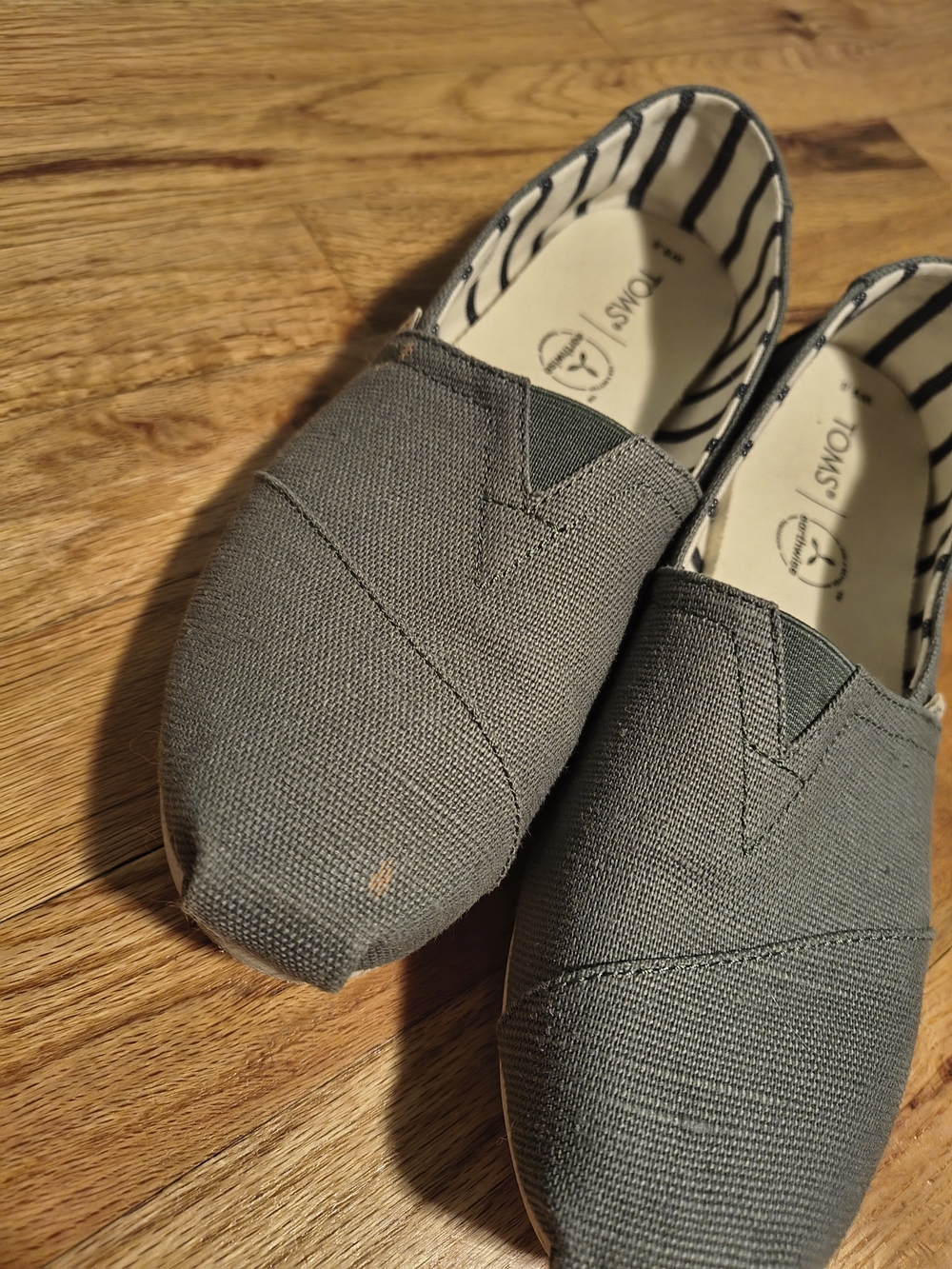 TOMS Women's Size 9.5 Slip-On Loafers in Olive Green